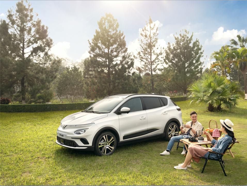 Với tổng mức đầu tư hàng tỷ đô la Mỹ, VinFast hiện đang sở hữu nhà máy hiện đại nhất Đông Nam Á, ứng dụng công nghệ 4.0 với tỷ lệ tự động hoá trên 95%, sản xuất ra những chiếc xe điện chất lượng quốc tế, cung cấp cho các thị trường của VinFast trên toàn cầu.