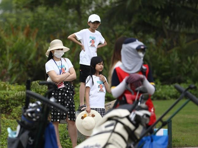 Gia đình và người thân, những CĐV đặc biệt tại Giải Vô địch Golf Quốc gia 2022 - Cúp VinFast, đã tiếp thêm sức mạnh tinh thần cho các golfer tham gia thi đấu.