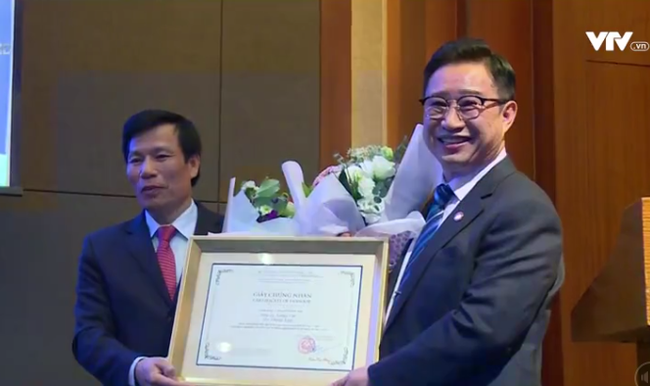 Ông Lý Xương Căn (bên phải), hậu duệ đời thứ 31 của vua Lý Thái Tổ. Ông Lý Xương Căn (bên phải), hậu duệ đời thứ 31 của vua Lý Thái Tổ.