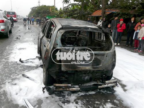 Chiếc xe còn lại là một bộ khung cháy đen