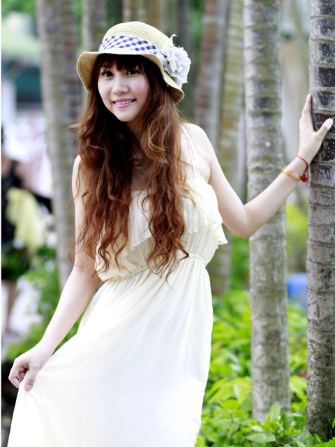 Trong trang phục tự chọn các thí sinh đã tự tin khoe nét cá tính, trẻ trung của mình