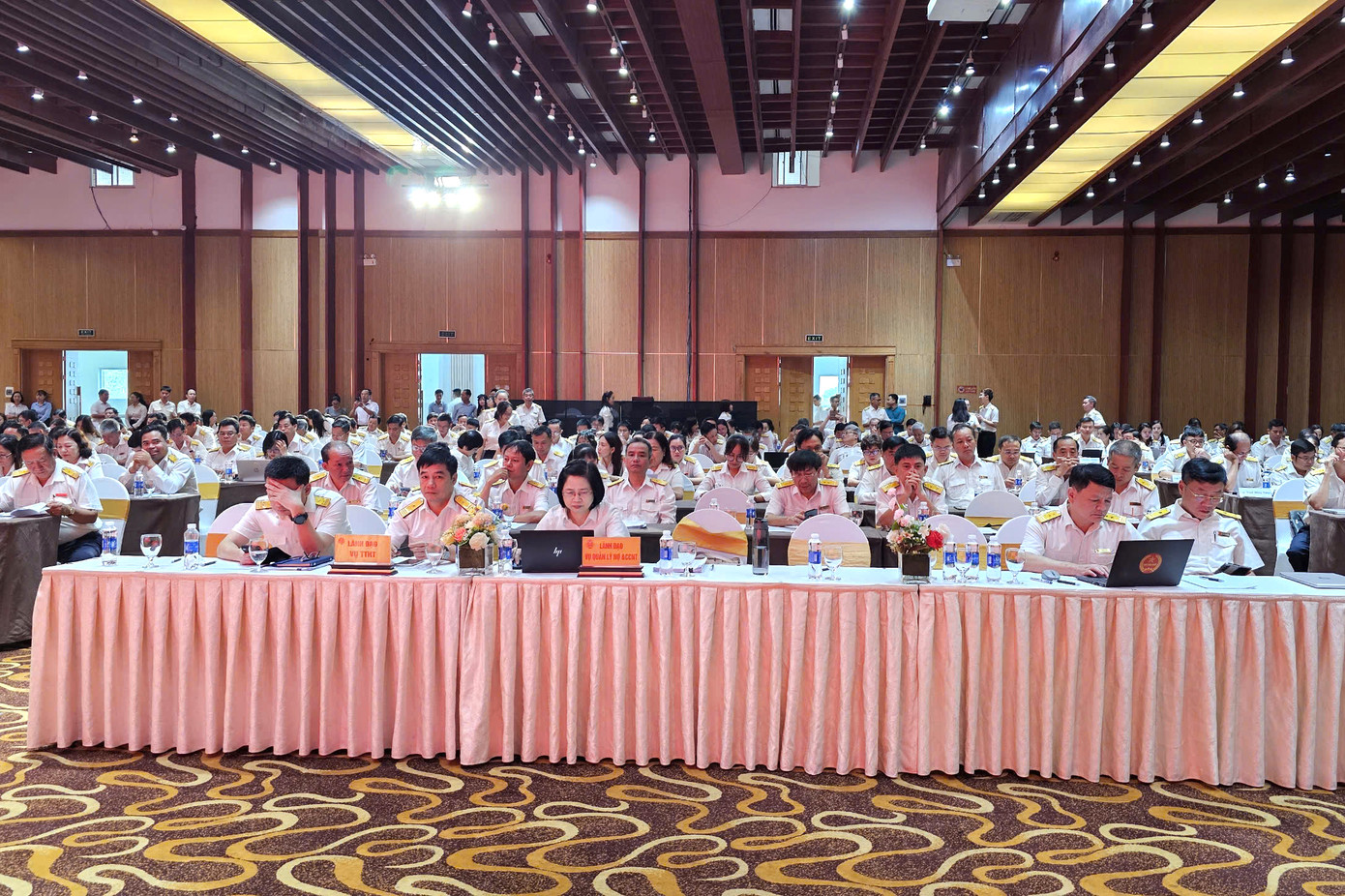 Đại diện lãnh đạo các đơn vị ngành Thuế tham dự hội nghị.