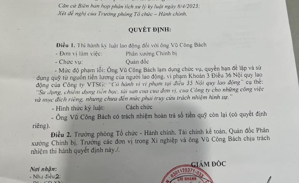 Quyết định thi hành kỷ luật lao động với ông Vũ Công Bách do Giám đốc Xí nghiệp Toa xe Sài Gòn ký. Quyết định thi hành kỷ luật lao động với ông Vũ Công Bách do Giám đốc Xí nghiệp Toa xe Sài Gòn ký.