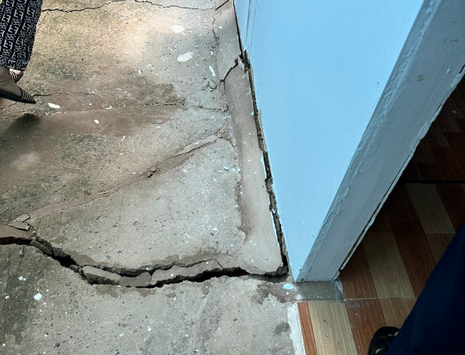 Nhiều khu vực xảy ra tình trạng lún, nứt. Ảnh: CTV Nhiều khu vực xảy ra tình trạng lún, nứt. Ảnh: CTV