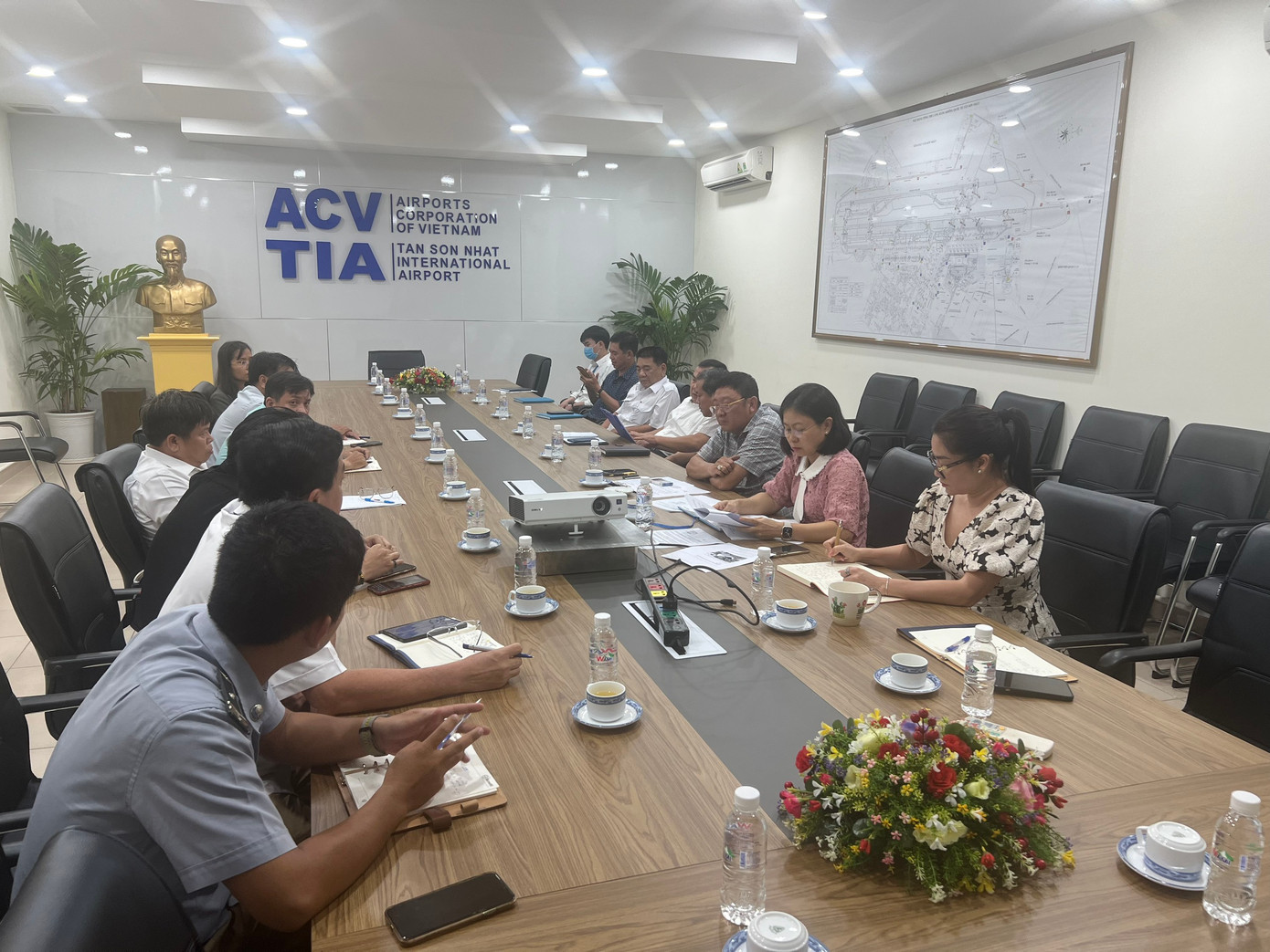 Chiều 21/6, Cảng HKQT Tân Sơn Nhất đã triển khai họp khẩn với các đơn vị có liên quan. Ảnh: Cảng HKQT Tân Sơn Nhất cung cấp