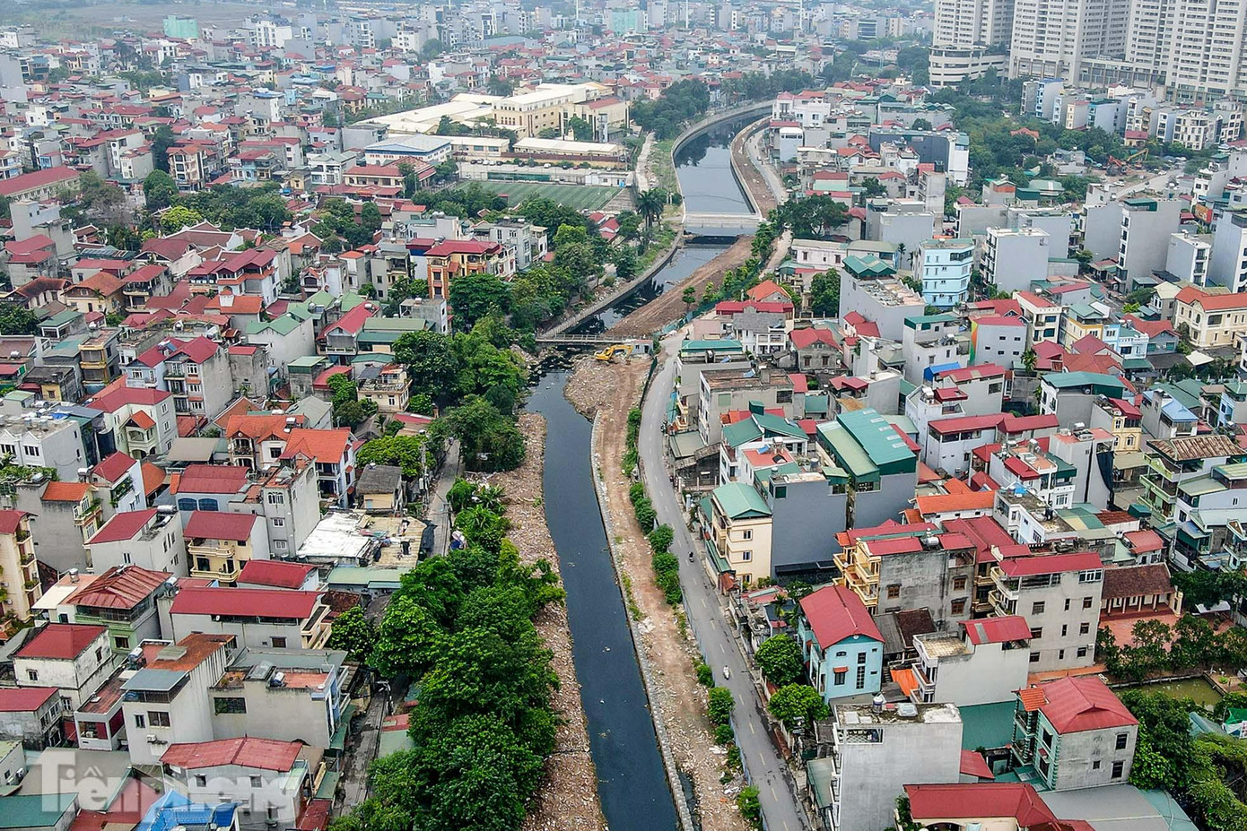 Dự án cải thiện hệ thống tiêu nước khu vực phía Tây thành phố Hà Nội có 2 hạng mục lớn bao gồm: Xây dựng cụm công trình đầu mối Trạm bơm tiêu Yên Nghĩa; cứng hóa kênh La Khê dẫn nước về bể hút và đường giao thông hai bên bờ kênh.