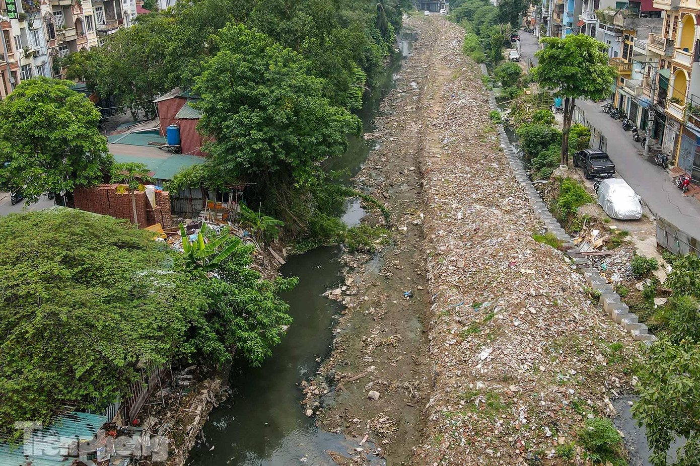 "Thời gian này vào mùa mưa lũ nên dự án đang tạm dừng việc xây dựng, đơn vị thi công đang tập trung khơi thông dòng chảy, đảm bảo thoát nước để vận hành trạm bơm. Khoảng tháng 10/2022 mới có thể thi công trở lại và cố gắng sẽ hoàn thành sau 6 tháng", đại diện Ban Duy tu các công trình Nông nghiệp và PTNT chia sẻ.