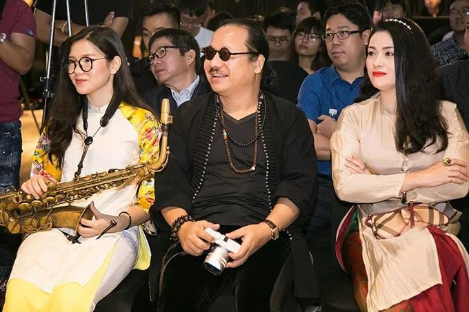 Con gái An Trần (trái) của nghệ sĩ Trần Mạnh Tuấn