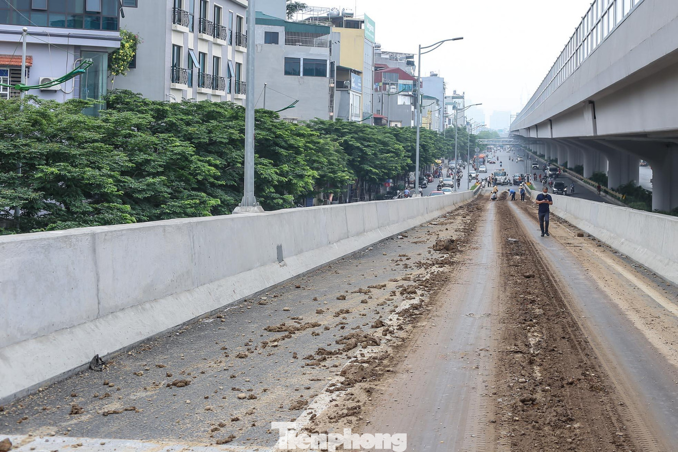 Sau khi phát hiện sự việc, lực lượng chức năng đã phân luồng, không cho các phương tiện di chuyển qua đoạn đường trên. Sau khi phát hiện sự việc, lực lượng chức năng đã phân luồng, không cho các phương tiện di chuyển qua đoạn đường trên.