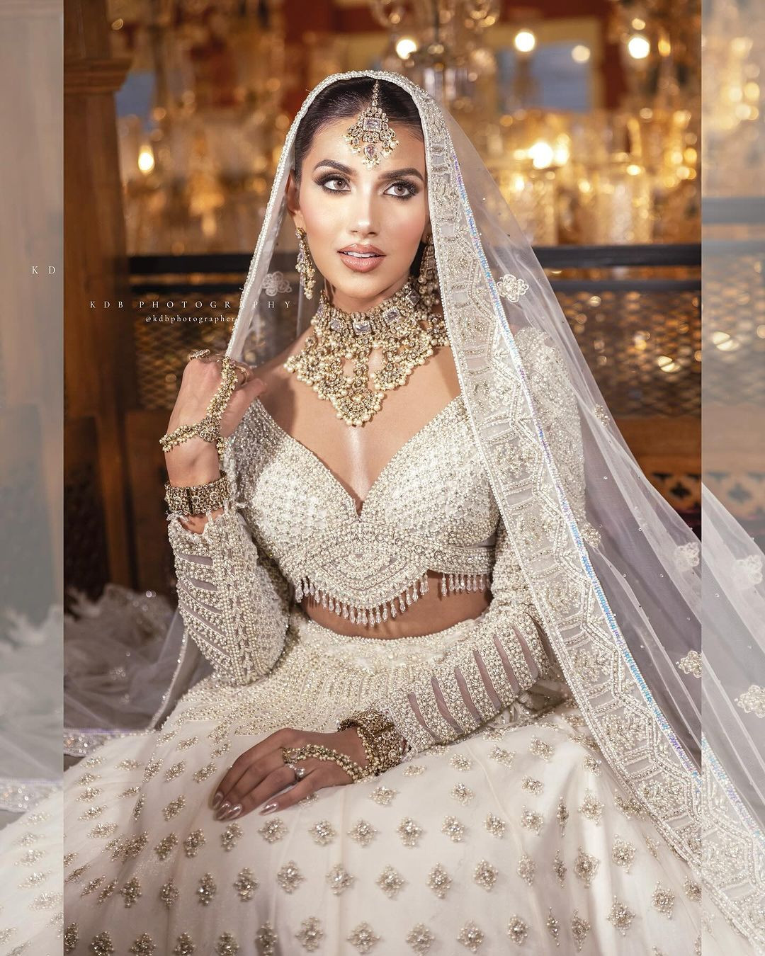 Chhavi sinh ra ở Ấn Độ, đến Hoa Kỳ cùng gia đình khi bốn tuổi và sinh sống, lớn lên ở Edison, bang New Jersey, Mỹ.