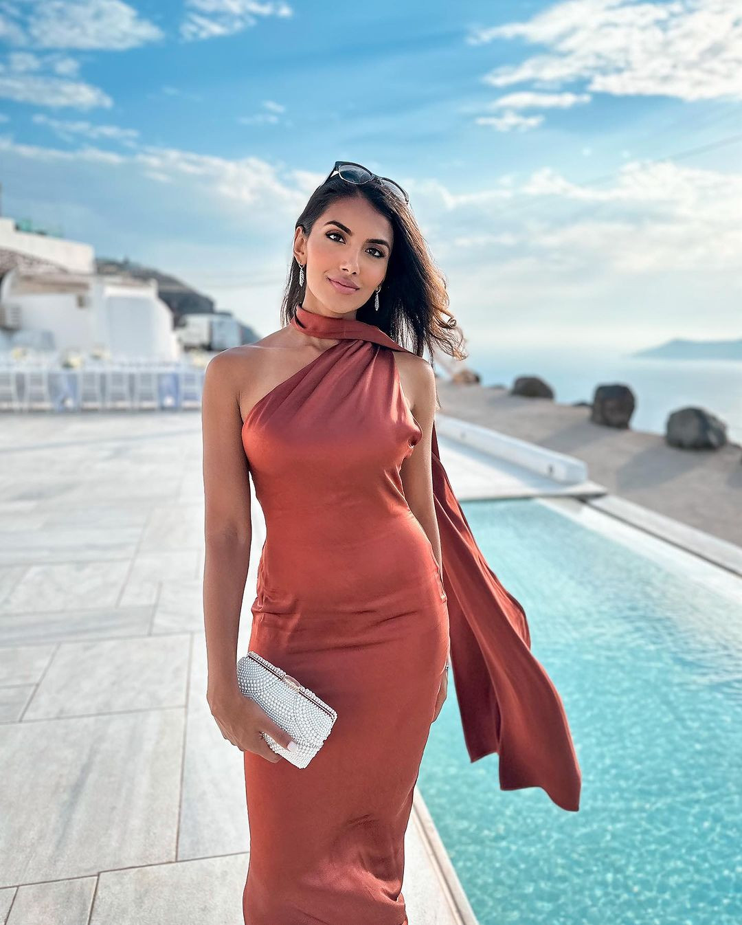 Mới đây, ban tổ chức Hoa hậu Hoàn vũ Ấn Độ đã cho phép những phụ nữ gốc Ấn không cư trú tại quốc gia này được quyền tham dự. Điều này đã mở cửa cho những người đẹp Ấn Độ đang sinh sống ở quốc gia trên thế giới có thể trở về để dự thi Hoa hậu Hoàn vũ Ấn Độ.