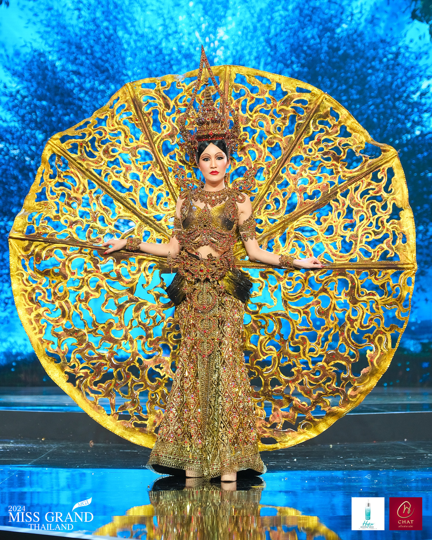 Ban tổ chức công bố người chiến thắng phần thi Trang phục dân tộc trong đêm chung kết Miss Grand Thailand 2024.