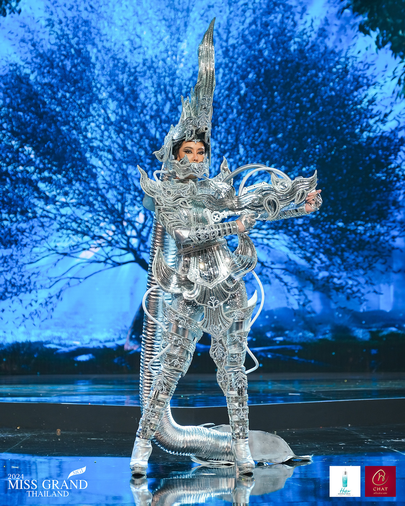 Người đẹp tỉnh Nongkhai tái hiện truyền thuyết và tín ngưỡng về Naga với các loài động vật thần thoại.