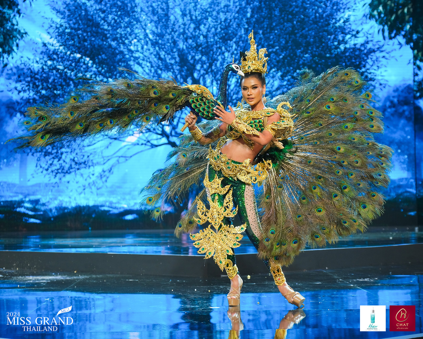 Ban tổ chức công bố người chiến thắng phần thi Trang phục dân tộc trong đêm chung kết Miss Grand Thailand 2024.