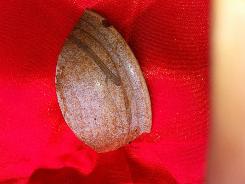 Di vật hũ sành tìm thấy tại khu Lăng mộ. Di vật hũ sành tìm thấy tại khu Lăng mộ