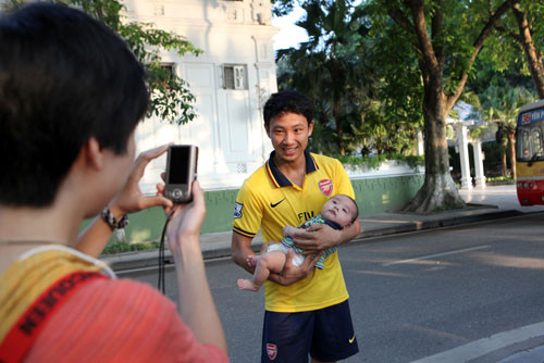 Sự xuất hiện của “tiểu running man” khiến Tiến rất cảm động. Câu chuyện của anh đã truyền cảm hứng cho nhiều người