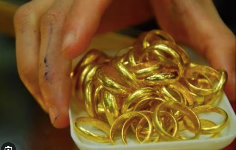 Giá vàng nhẫn tròn trơn tiếp tục lao dốc. (Ảnh minh họa: ST). Giá vàng nhẫn tròn trơn tiếp tục lao dốc. (Ảnh minh họa: ST).