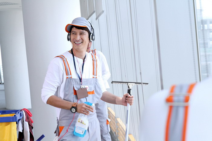 Huy Khánh trong phim là một anh chàng đào hoa nhưng chung thủy và… sạch sẽ. Huy Khánh trong phim là một anh chàng đào hoa nhưng chung thủy và…sạch sẽ