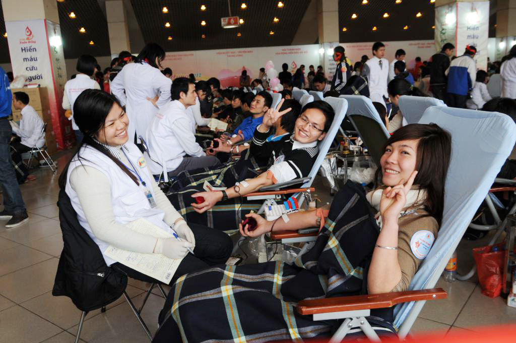 Tính đến 18h ngày 12-2 đã có 6.100 đơn vị máu thu nhận được tại lễ hội Xuân Hồng 2012