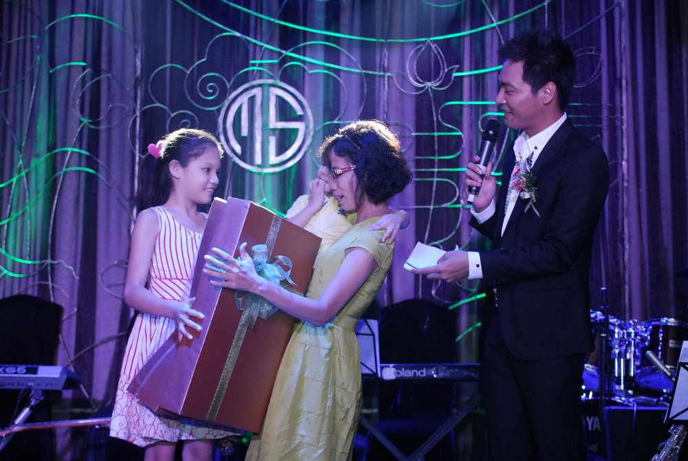 Búp bê được mua với giá 20 triệu góp vào quỹ từ thiện và được tặng lại cho bé Thiện Nhân