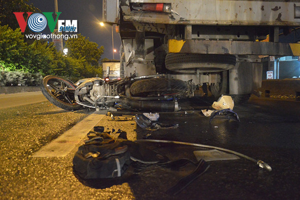 BẢN TIN ATGT: Container đấu đầu xe tải, 3 người thiệt mạng ảnh 4