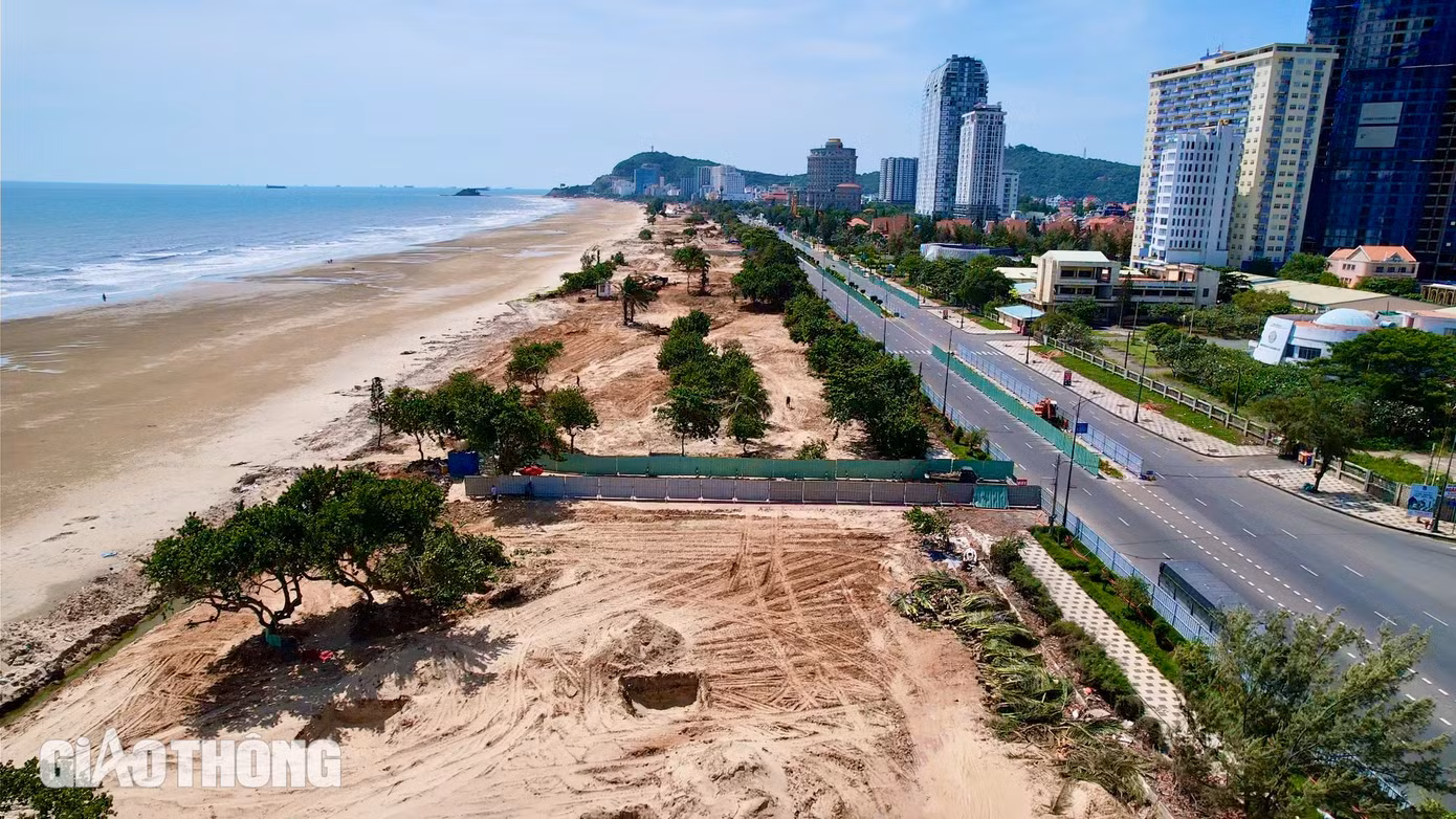 Theo quan sát, đa số mặt bằng đã được xử lý xong, chỉ còn một số khu vực đơn vị chức năng mới cưỡng chế vào giữa tháng vừa qua nên doanh nghiệp đang dọn dẹp, di dời tài sản. Theo quan sát, đa số mặt bằng đã được xử lý xong, chỉ còn một số khu vực đơn vị chức năng mới cưỡng chế vào giữa tháng vừa qua nên doanh nghiệp đang dọn dẹp, di dời tài sản.