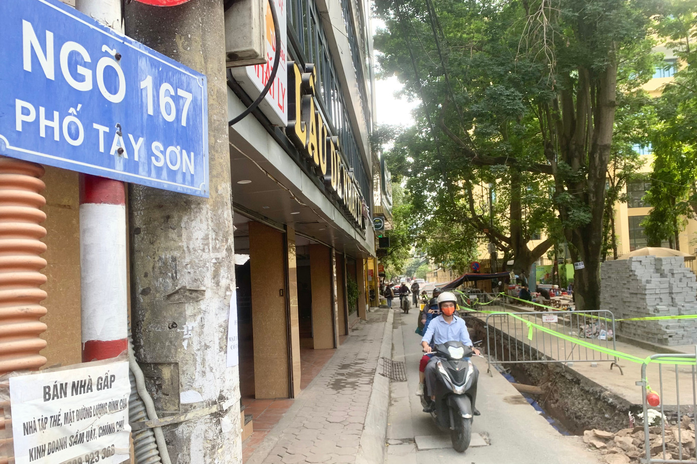 Quá trình cải tạo ngõ 167 Tây Sơn, công nhân phát hiện nhiều bộ hài cốt. Ảnh: Báo Tiền Phong Quá trình cải tạo ngõ 167 Tây Sơn, công nhân phát hiện nhiều bộ hài cốt. Ảnh: Báo Tiền Phong