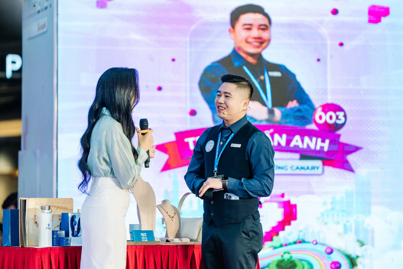 Các thí sinh đều tạo ấn tượng tốt và mang lại trải nghiệm mua sắm hoàn hảo Các thí sinh đều tạo ấn tượng tốt và mang lại trải nghiệm mua sắm hoàn hảo