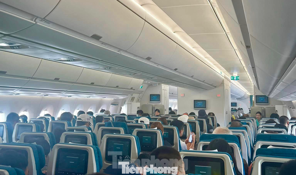 Website đặt vé chặng Hà Nội - TPHCM và ngược lại của Vietnam Airlines thường xuyên rơi vào tình trạng nghẽn mạng vì lượng người đặt vé tăng cao. Ảnh: Lộc Liên.