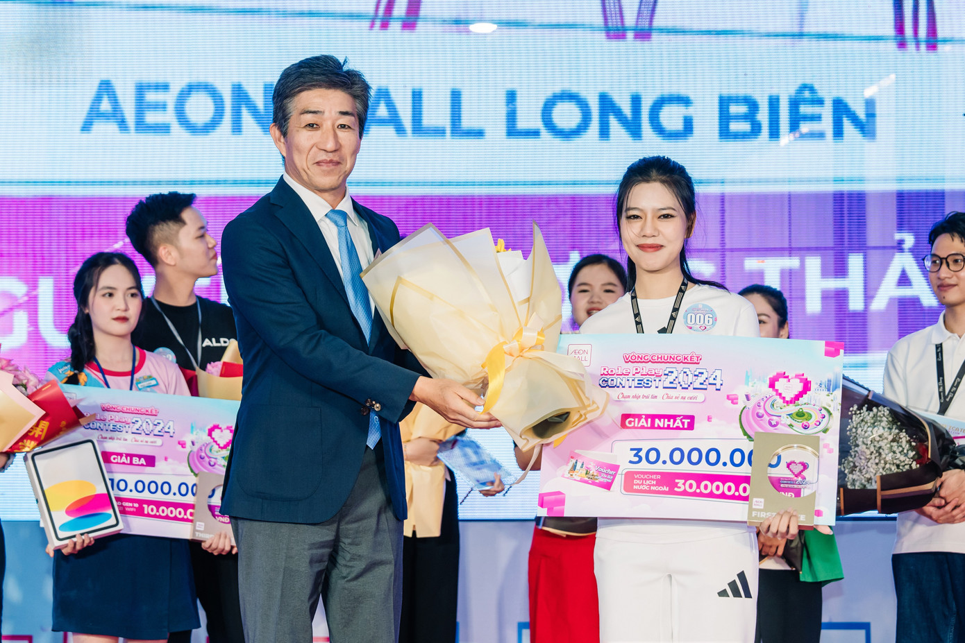 Thí sinh Nguyễn Phương Thảo, nhân viên cửa hàng Adidas tại AEON MALL Long Biên đã xuất sắc trở thành quán quân của Cuộc thi Nhập vai 2024 Thí sinh Nguyễn Phương Thảo, nhân viên cửa hàng Adidas tại AEON MALL Long Biên đã xuất sắc trở thành quán quân của Cuộc thi Nhập vai 2024