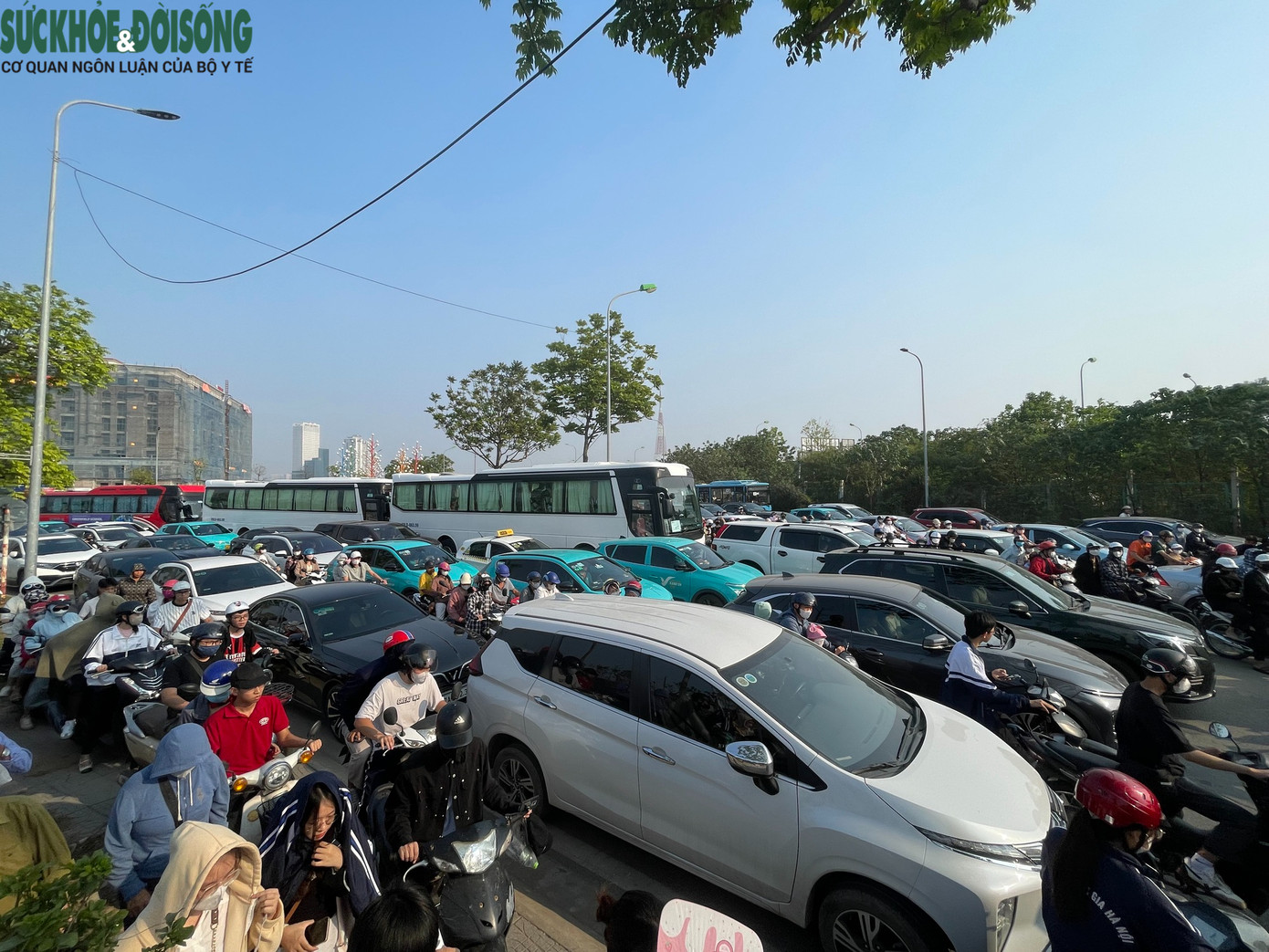 Do lượng khách đổ về đông nên các ngả đường hướng về cổng trước, cổng sau của Bảo tàng xảy ra tình trạng ùn tắc nghiêm trọng.