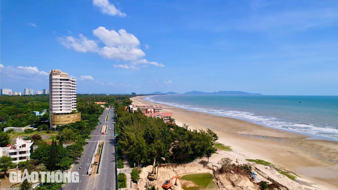 Cuối tháng 11, PV Báo Giao thông đã tìm về thành phố Vũng Tàu (Bà Rịa - Vũng Tàu) nơi đang triển khai dự án chỉnh trang đường Thùy Vân với công viên Bãi Sau. Cuối tháng 11, PV Báo Giao thông đã tìm về thành phố Vũng Tàu (Bà Rịa - Vũng Tàu) nơi đang triển khai dự án chỉnh trang đường Thùy Vân với công viên Bãi Sau.