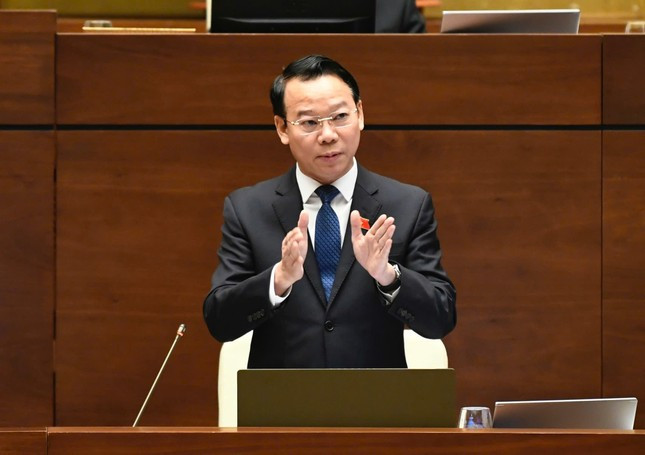 Bộ trưởng Đỗ Đức Duy giải trình ý kiến đại biểu nêu ra trong phiên thảo luận. Ảnh: Như Ý.