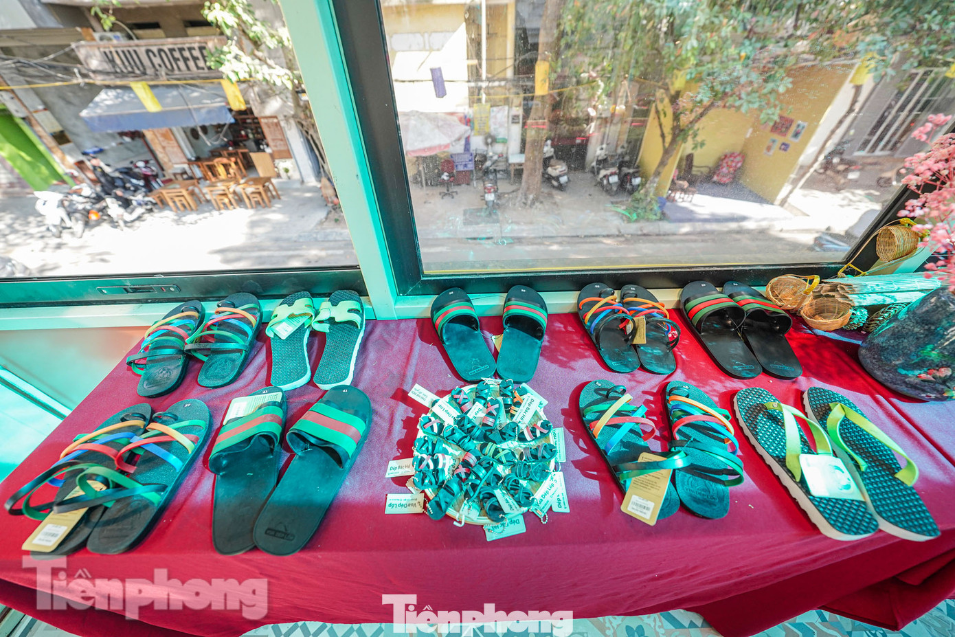 Không gian tầng 2 của toa tàu.