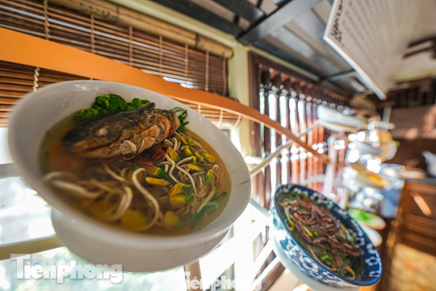 Bên trong tầng 1 giới thiệu các loại món ăn từ bún, phở, sợi... đến từ các vùng miền khác nhau.