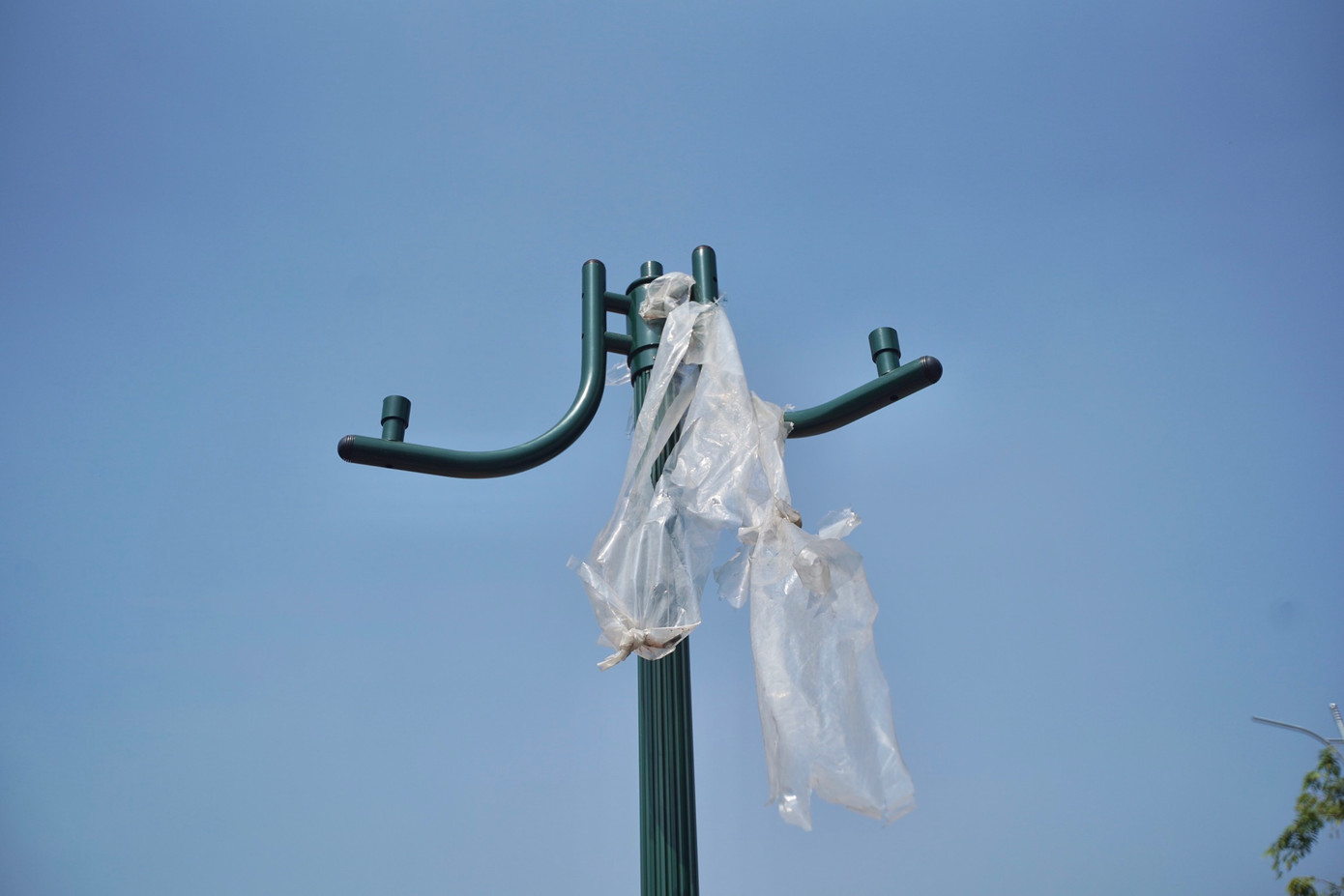 Ngổn ngang vật liệu xây dựng tại khu vực cuối dự án, nút giao với đường Lê Đức Thọ - Phạm Hùng. Ngổn ngang vật liệu xây dựng tại khu vực cuối dự án, nút giao với đường Lê Đức Thọ - Phạm Hùng.