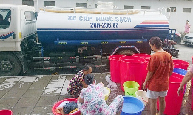 Chủ đầu tư chung cư cao cấp nói gì việc dân phải mang xô, chậu mua nước? ảnh 2