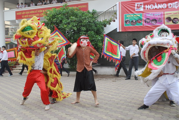 Múa lân chào mừng năm học mới