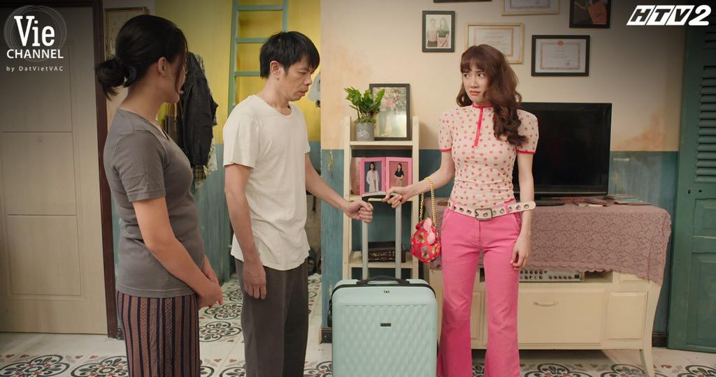 Trong tập này, Báu cũng chính thức dọn ra khỏi nhà để sống tự lập