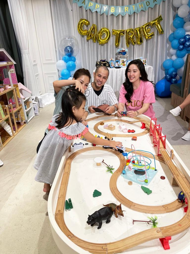 Bảo Thy rất thân thiết với gia đình anh trai Bảo Trần