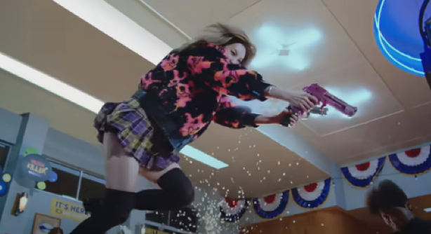 Nữ ca sĩ thực hiện nhiều phân cảnh hành động trong MV lần này Nữ ca sĩ thực hiện nhiều phân cảnh hành động trong MV lần này