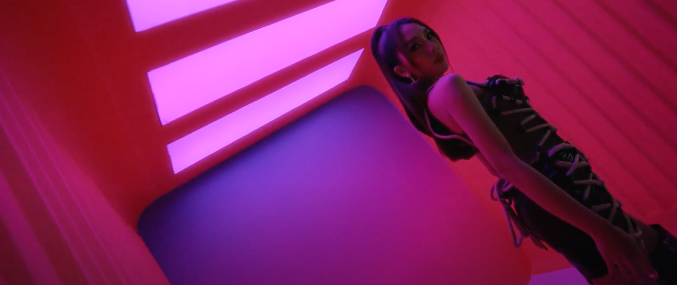 Emily xuất hiện đầy xinh đẹp trong đoạn trailer của Trạm Cảm Xúc