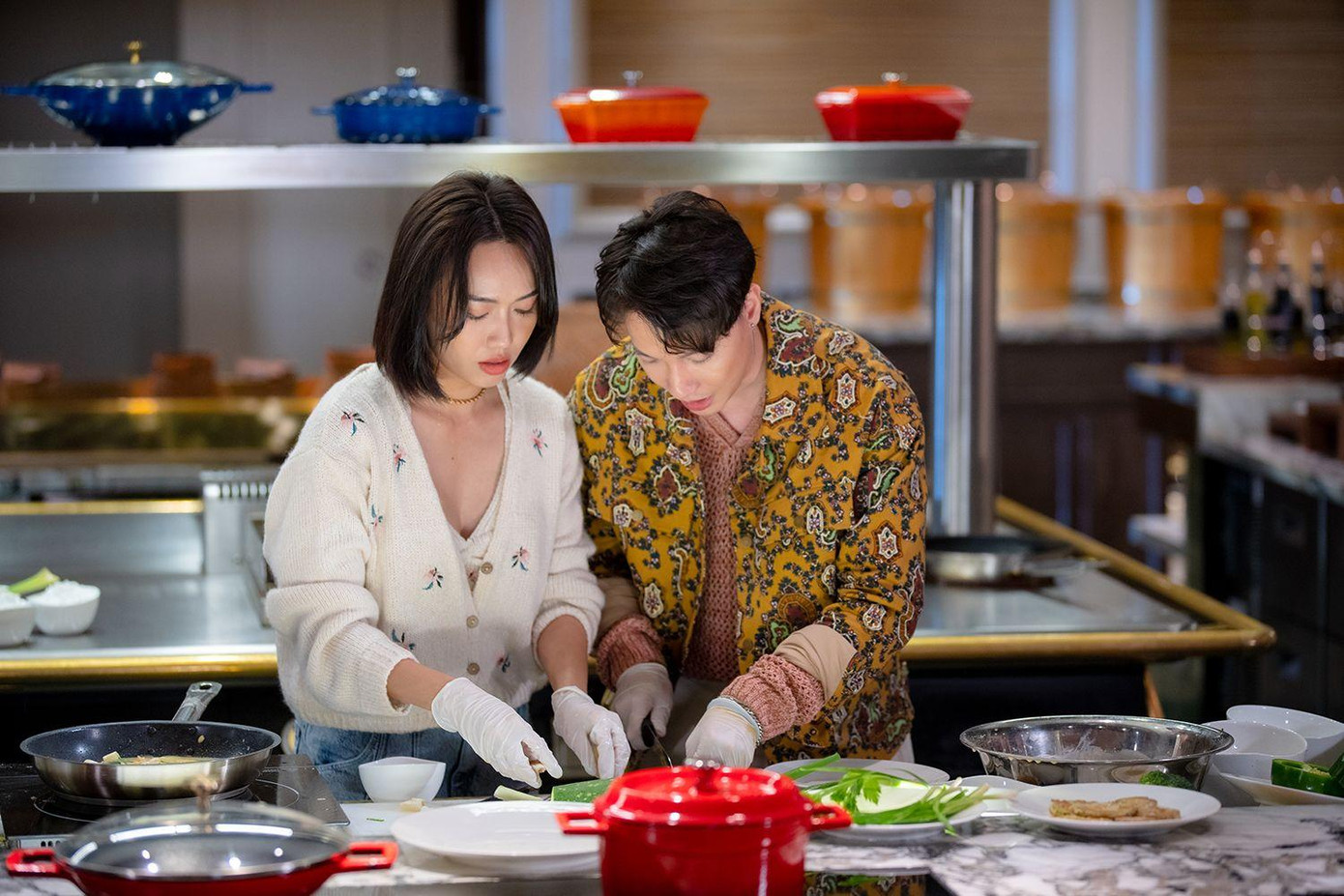 Các đội tập trung thực hiện món bánh xèo Hàn Quốc