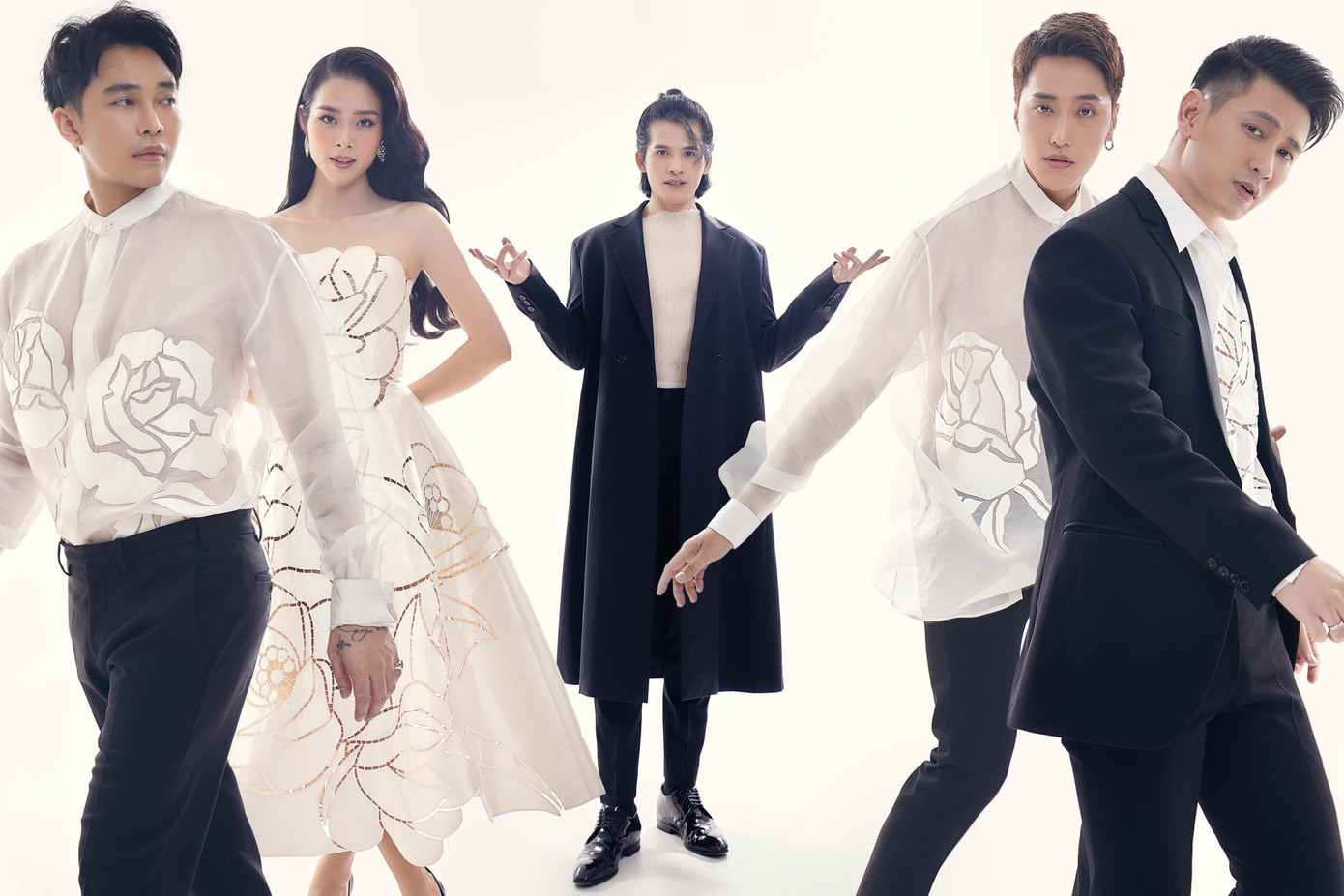 HLV Quốc Thiên và 4 thành viên của team