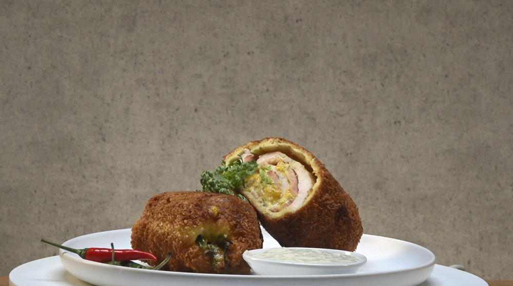 Cordon Bleu và cùng cà ri xanh - combo pha trộn ẩm thực Âu - Á.