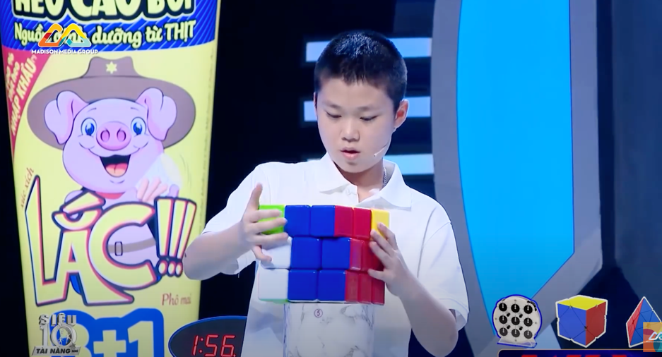 Cao thủ rubik Thành Đạt tự phá kỉ lục bản thân với những khối rubik phức tạp. Cao thủ rubik Thành Đạt tự phá kỉ lục bản thân với những khối rubik phức tạp.