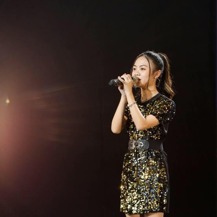 Trâm Anh hoạt động tích cực ở lĩnh vực âm nhạc và tham gia nhiều cuộc thi ca hát.