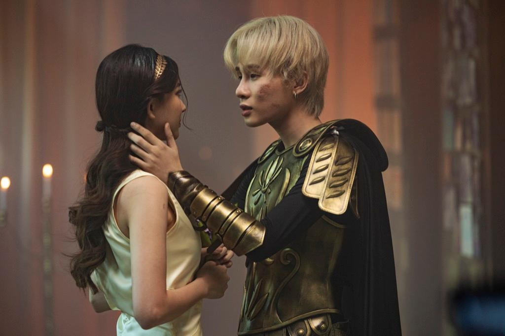 Tạo hình đậm chất kỳ ảo của Jack trong MV LAYLALAY