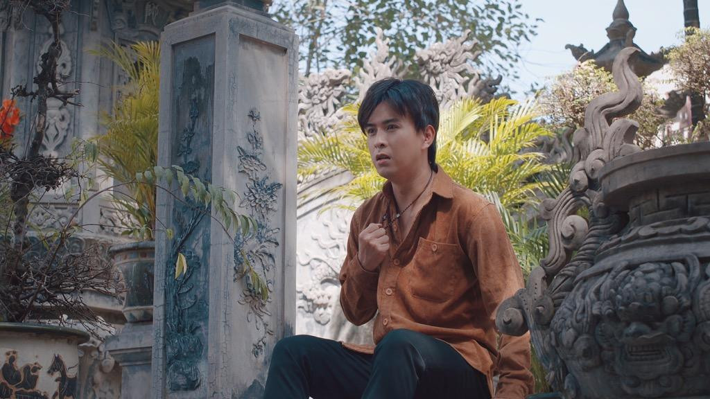 Hồ Quang Hiếu trong MV Người khóc cùng anh