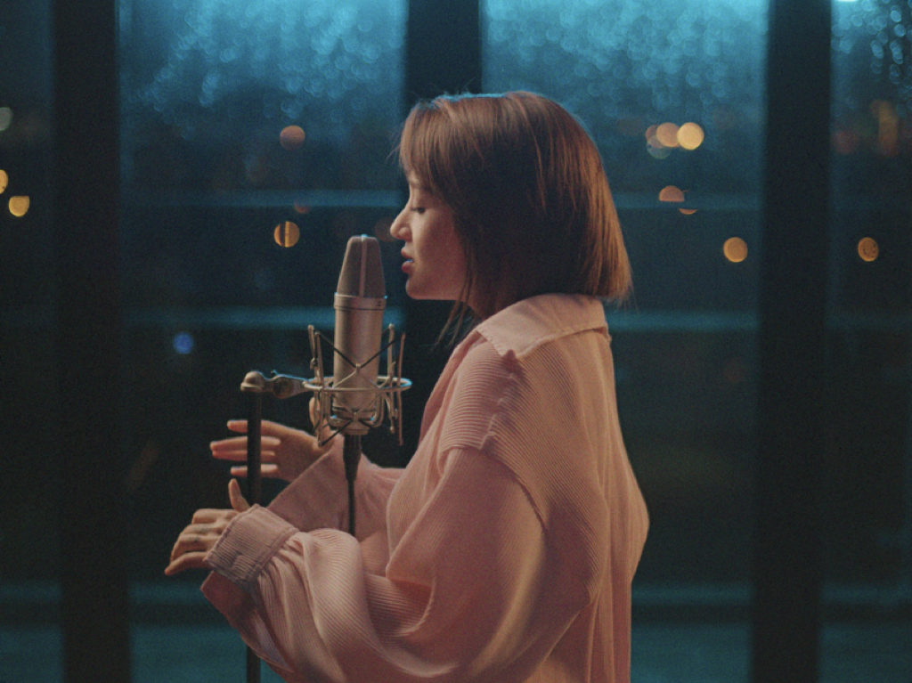 Bảo Anh trình diễn giữa không gian ấm áp, lãng mạn ngay tại nhà Bảo Anh trình diễn giữa không gian ấm áp, lãng mạn ngay tại nhà